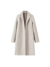 SIMONE - Le Trench-Coat Statement